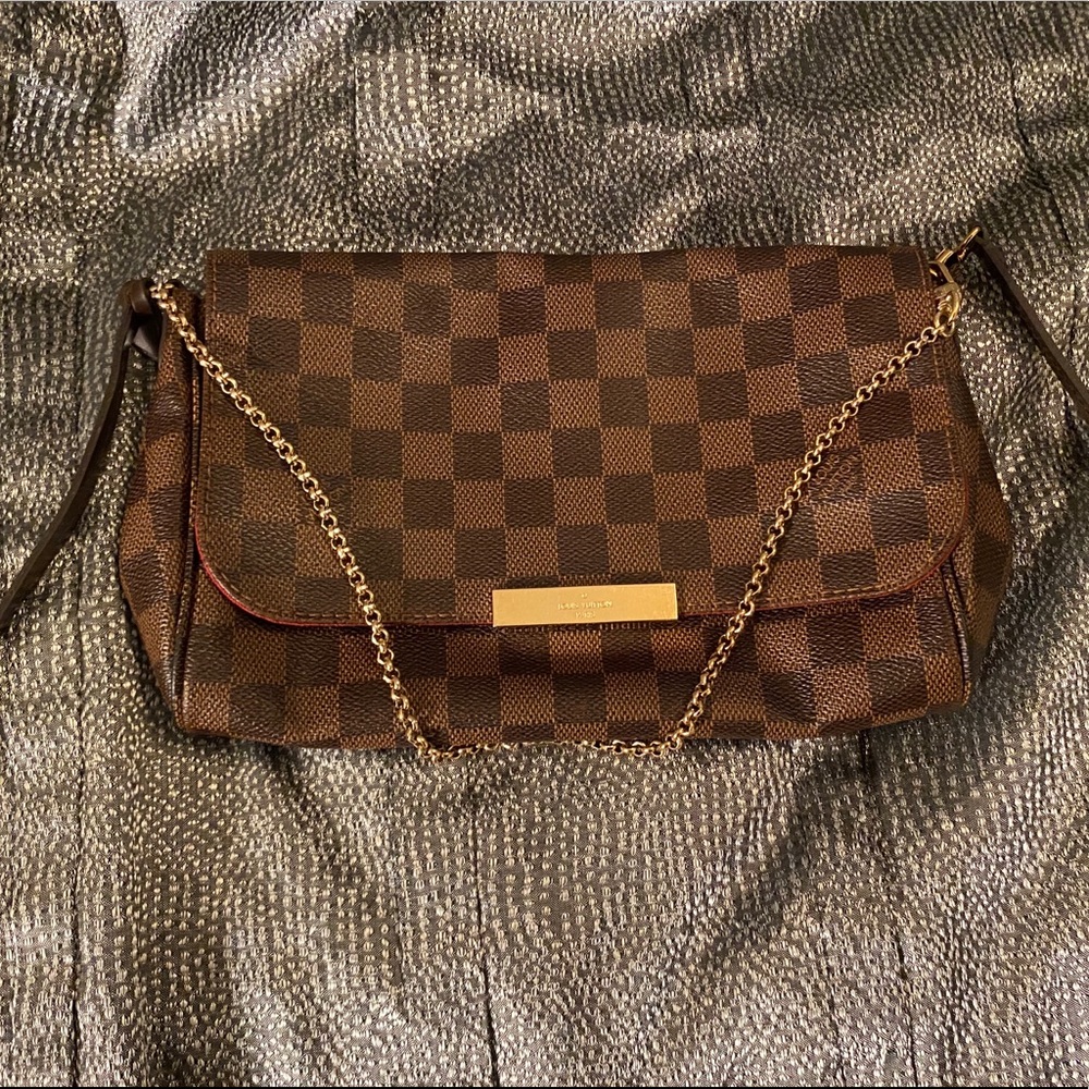 Authentic LOUIS VUITTON
Damier Ebene Favorite MM